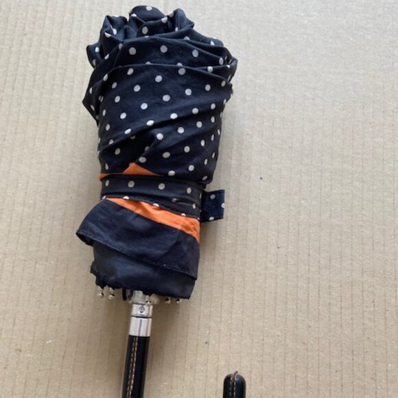 - Compact small folding 26 cms black faux leather handle, handbag size umbrella - Picture 5 of 6